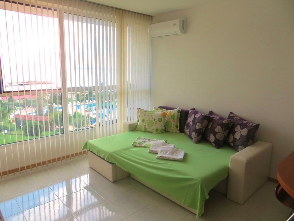 Holiday Apartment In Riviera Complex Светий Влас Номер фото