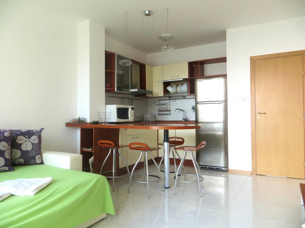Holiday Apartment In Riviera Complex Светий Влас Номер фото