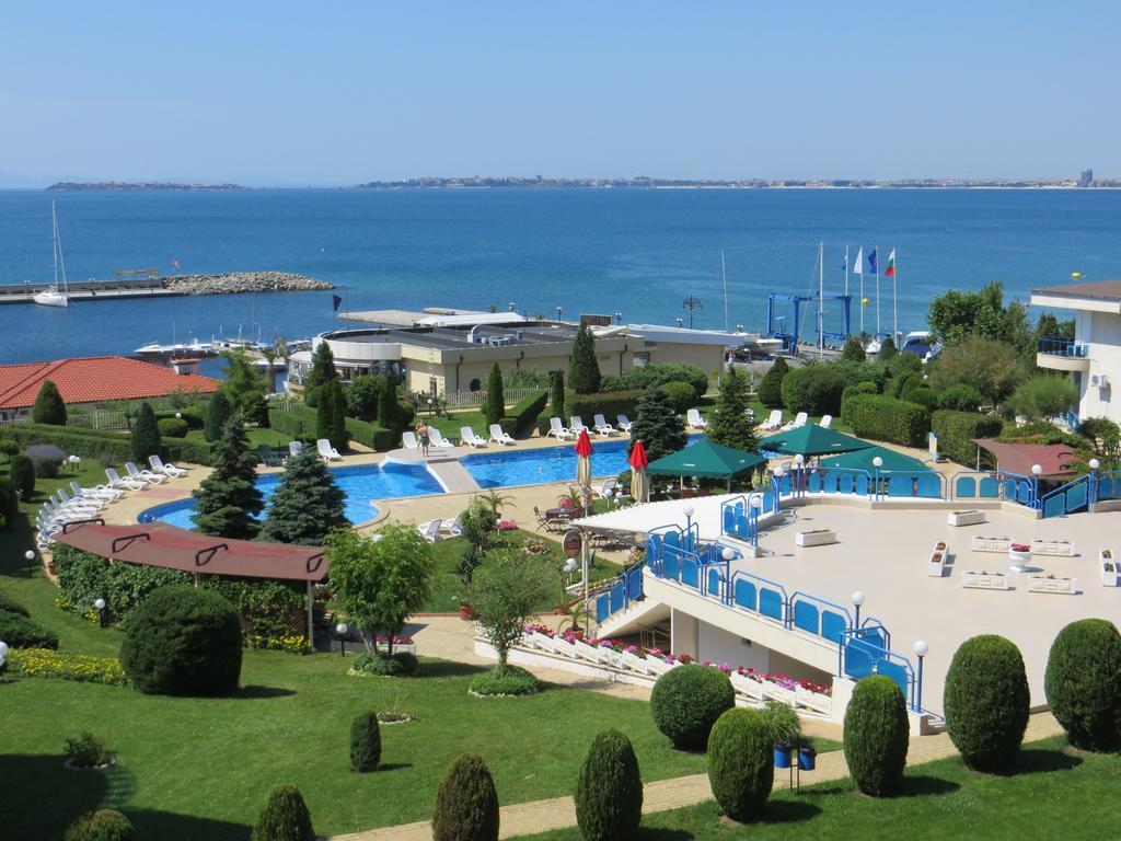 Holiday Apartment In Riviera Complex Светий Влас Номер фото