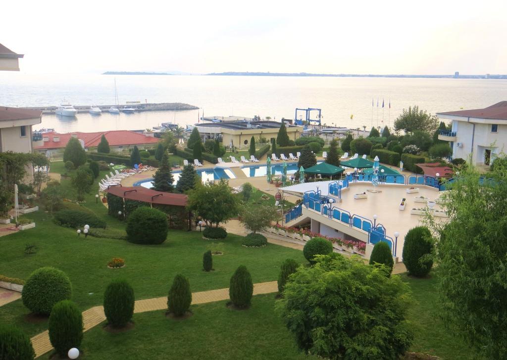 Holiday Apartment In Riviera Complex Светий Влас Номер фото